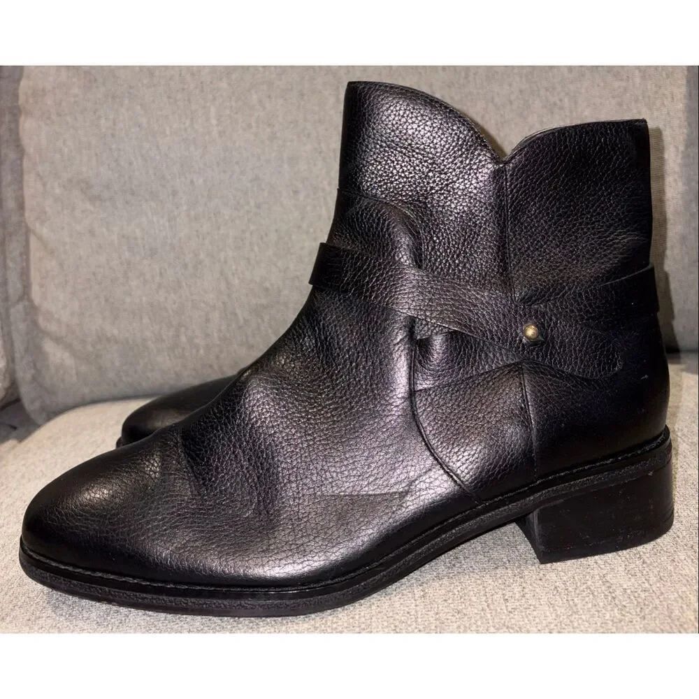 Cole Haan Wylie water-resistant black leather booties size 11